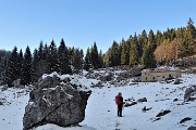 60 Ecco Baita Cascinetto (1435 m), purtroppo ormai  in ombra